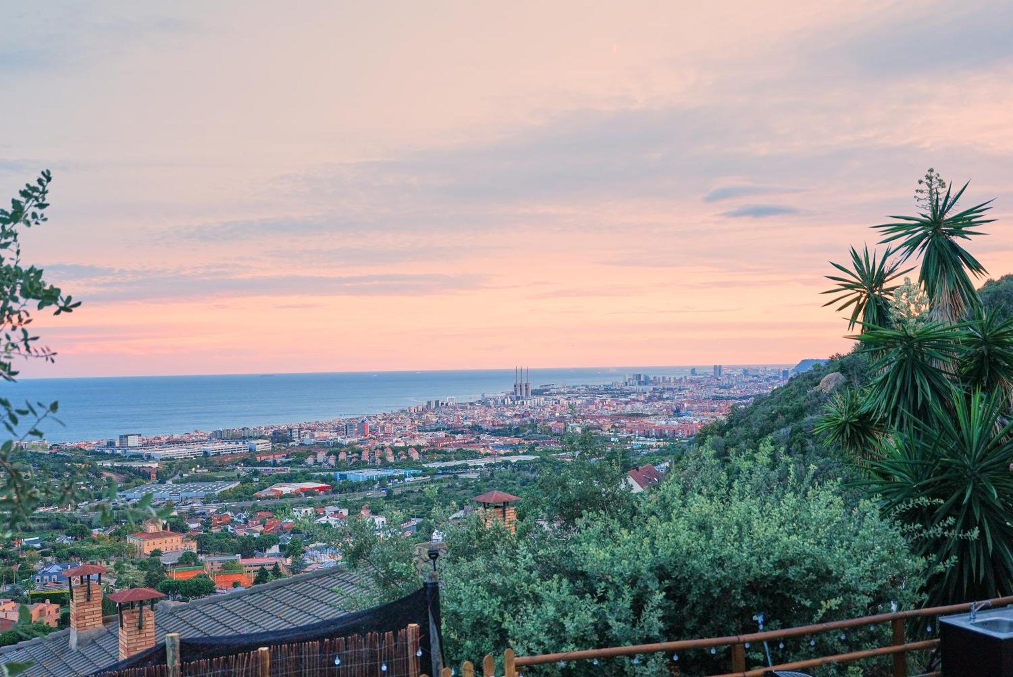 Vila Aaa View Private Terrace Outdoor Heated Hot Tub Family Fun Badalona Exteriér fotografie